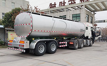 鴨血運輸車和牛奶運輸車的區(qū)別有哪些？