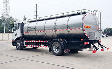 天潤新東鮮奶運輸車：奶牛養(yǎng)殖場的信賴之選