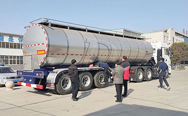 天潤新東鮮奶運(yùn)輸車助力柬埔寨冷鏈運(yùn)輸現(xiàn)代化