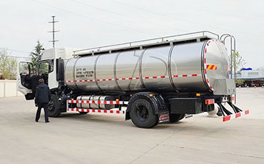 金秋時節(jié)，天潤新東鮮奶運輸車天南地北運奶忙！